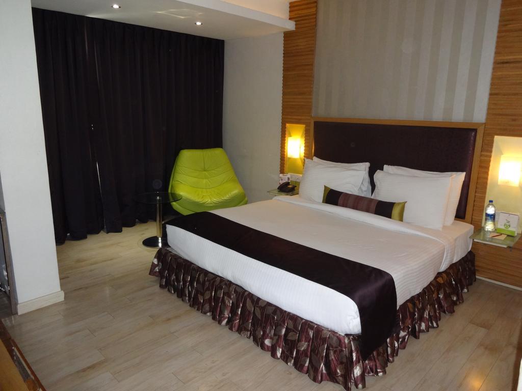 The Purple Leaf Hotels Хидерабад Екстериор снимка