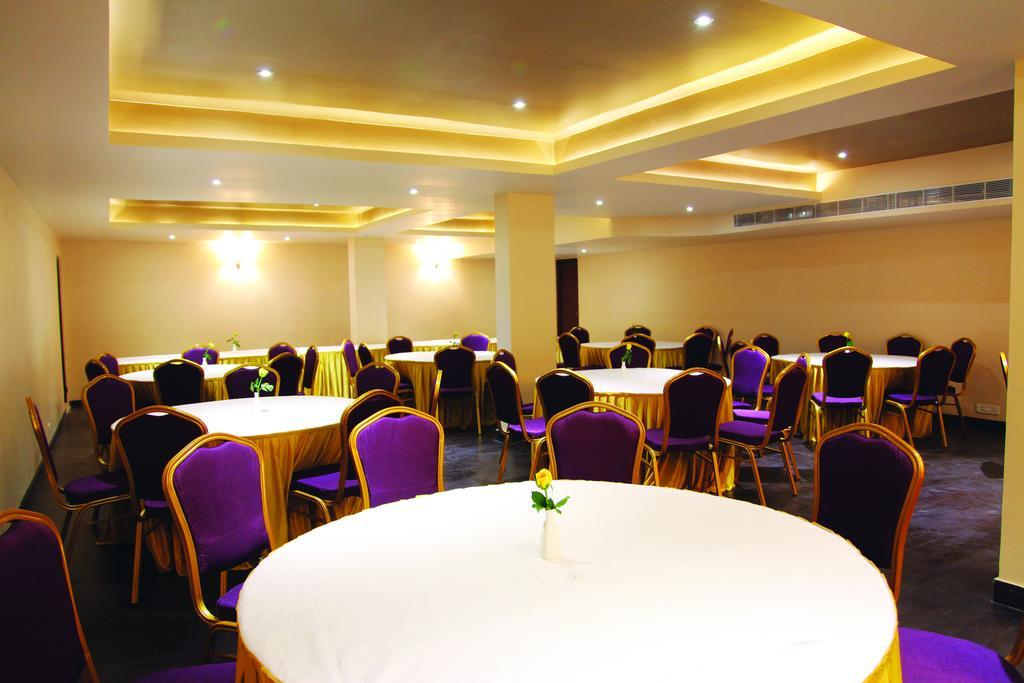 The Purple Leaf Hotels Хидерабад Екстериор снимка